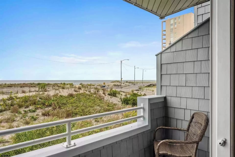 1st floor balcony 