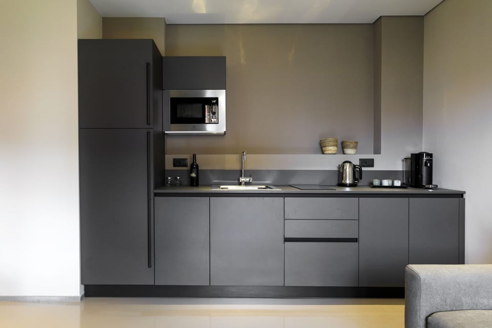 Appartamento Deluxe, terrazzo, vista piscina, vista Etna | Private kitchen | Full-size fridge, microwave, stovetop, dishwasher