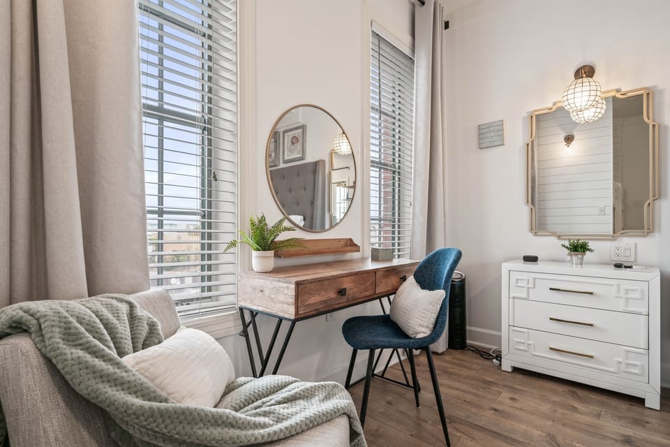 Sit down vanity or desk area
