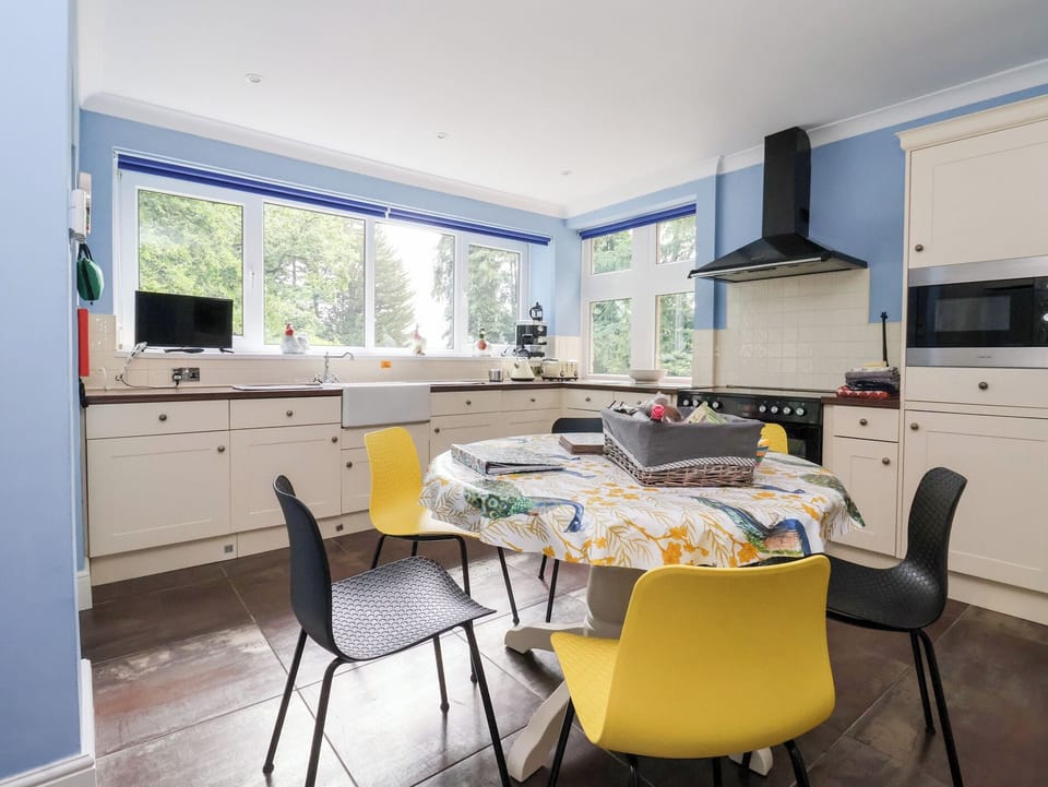 Cottage | Dining