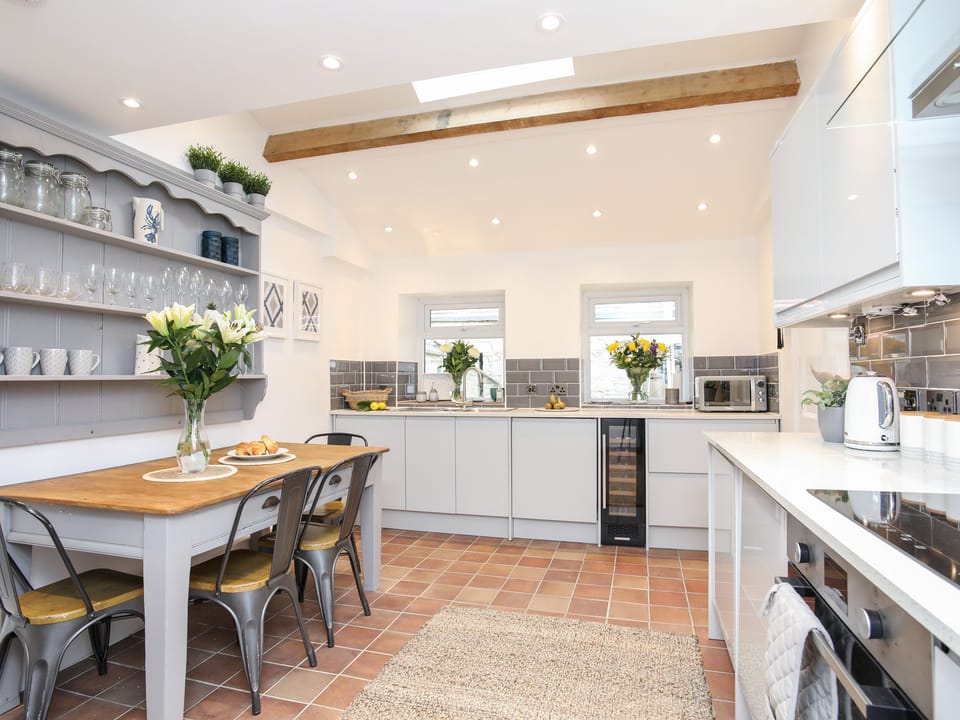 Cottage | Private kitchen | Fridge, dishwasher, cookware/dishes/utensils