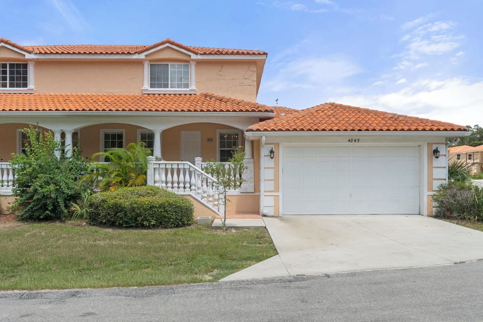 Front view of the duplex 4 BR, 3.5 BA Manatee