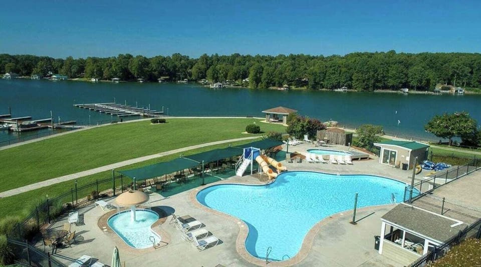 The Pointe Pool