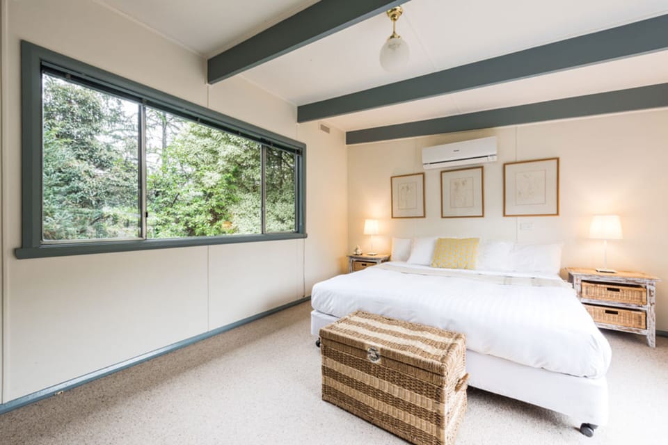 The Cottage | Iron/ironing board, bed sheets