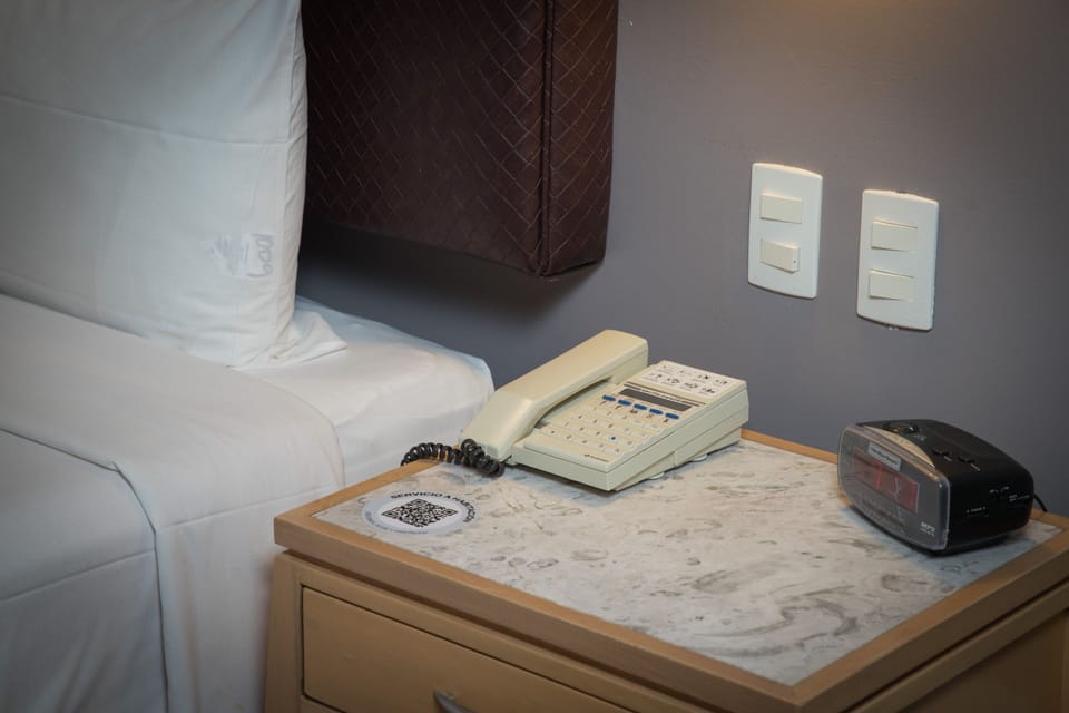 Standard Room, 1 Queen Bed | In-room safe, desk, laptop workspace, iron/ironing board