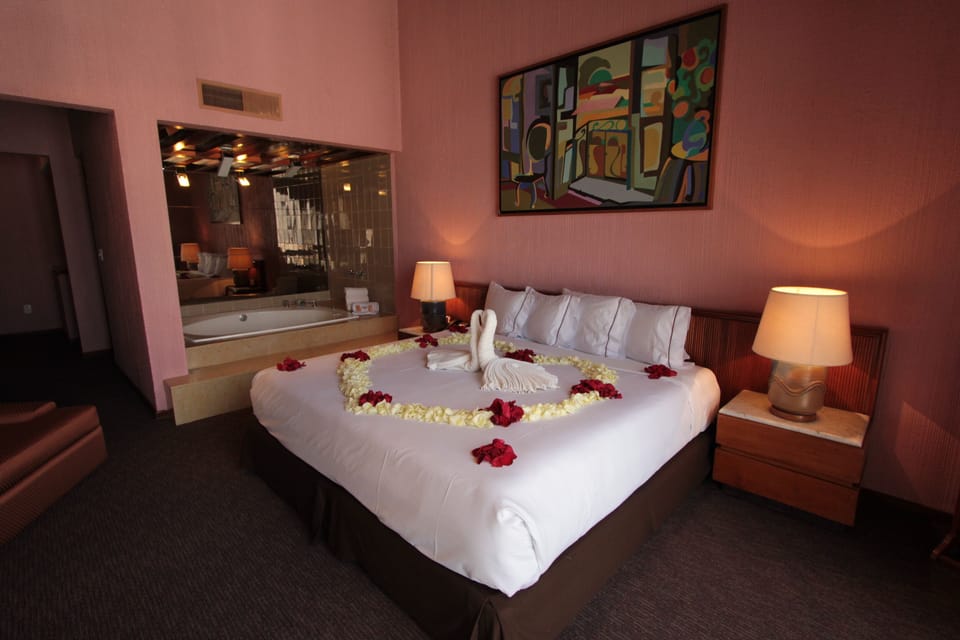 Deluxe Loft | In-room safe, desk, laptop workspace, iron/ironing board