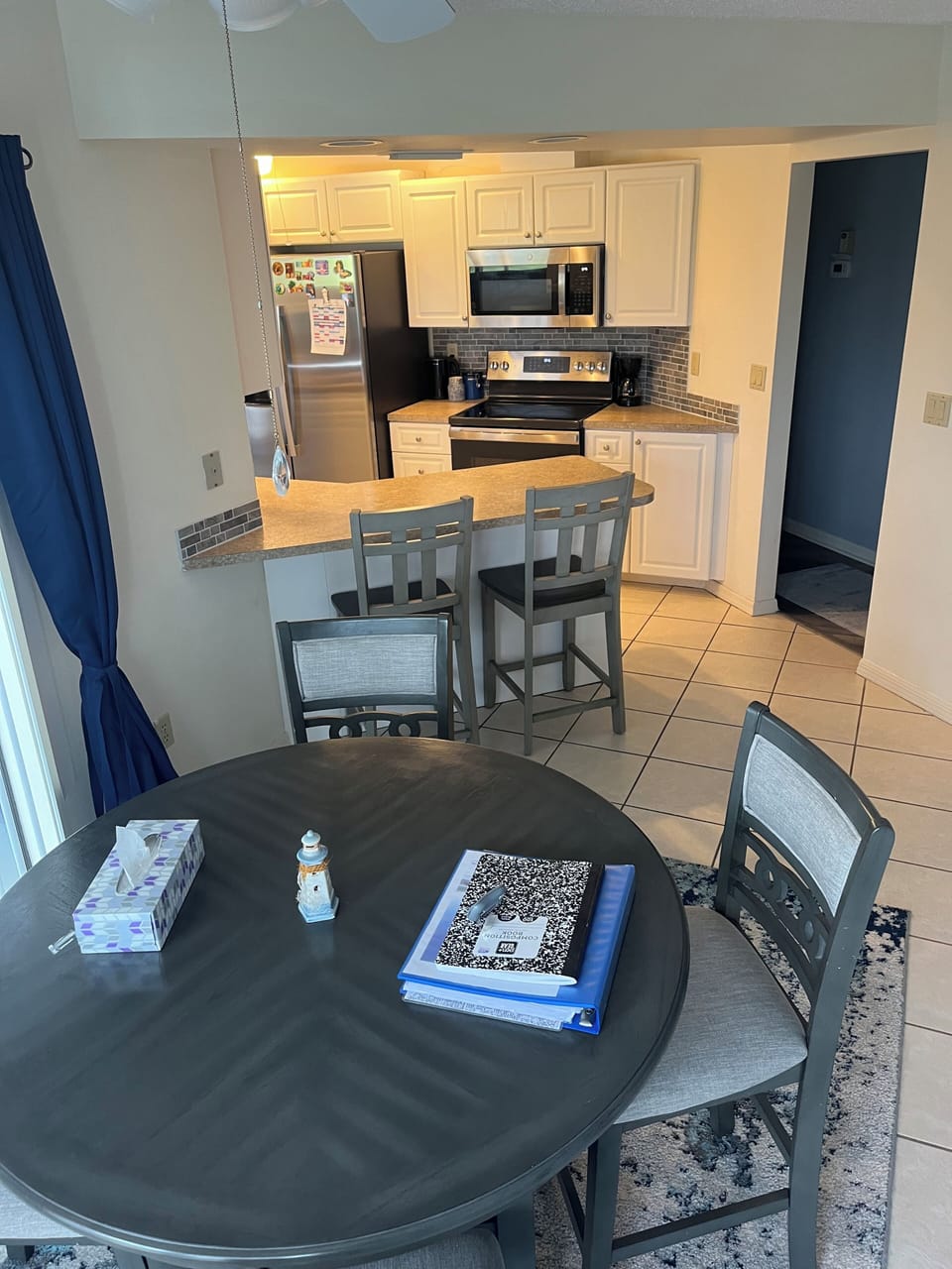 Kitchen dining area