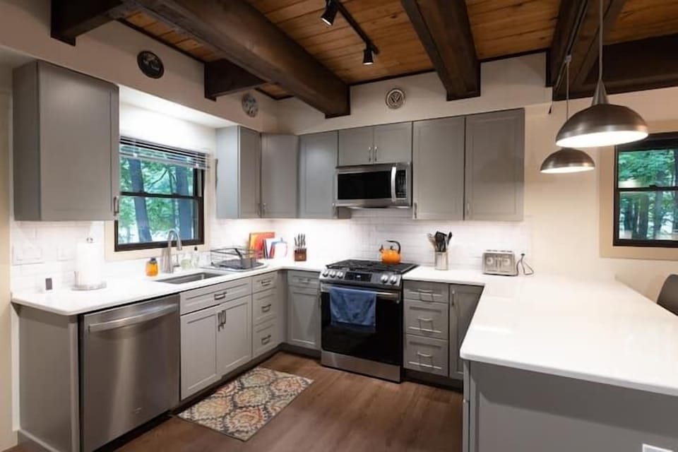 Prepare delicious meals in a well-equipped kitchen.