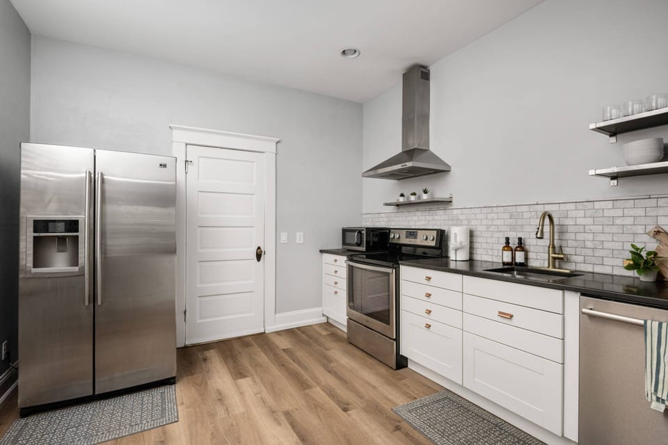 "The beds were all comfortable, the kitchen was nicely stocked, and everything was clean. We would return!" - Collis