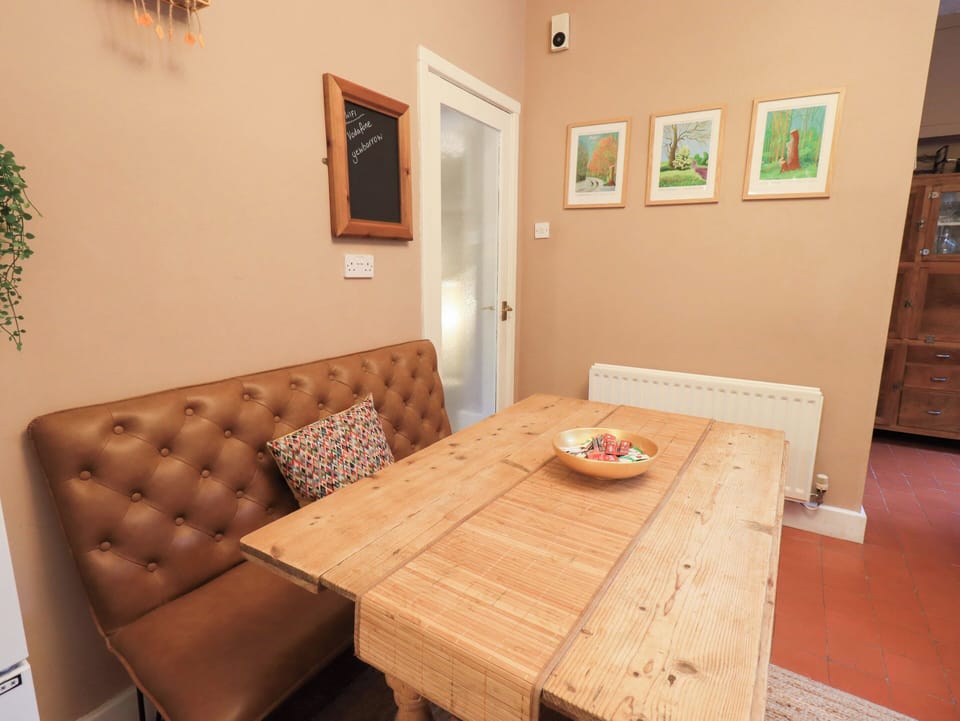 Cottage | Dining