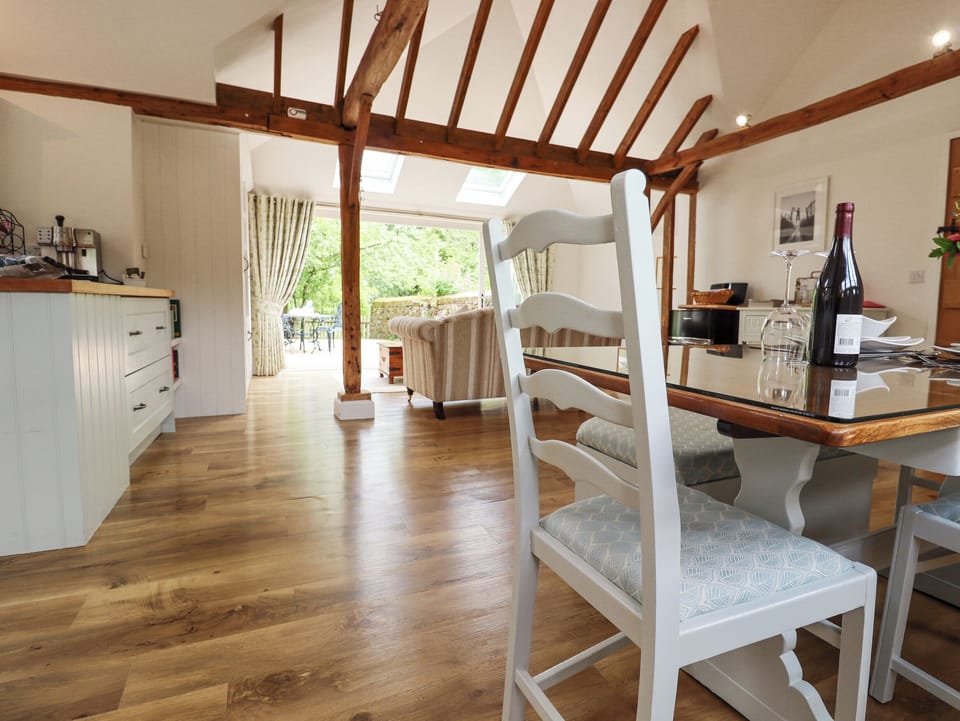 Cottage | Dining