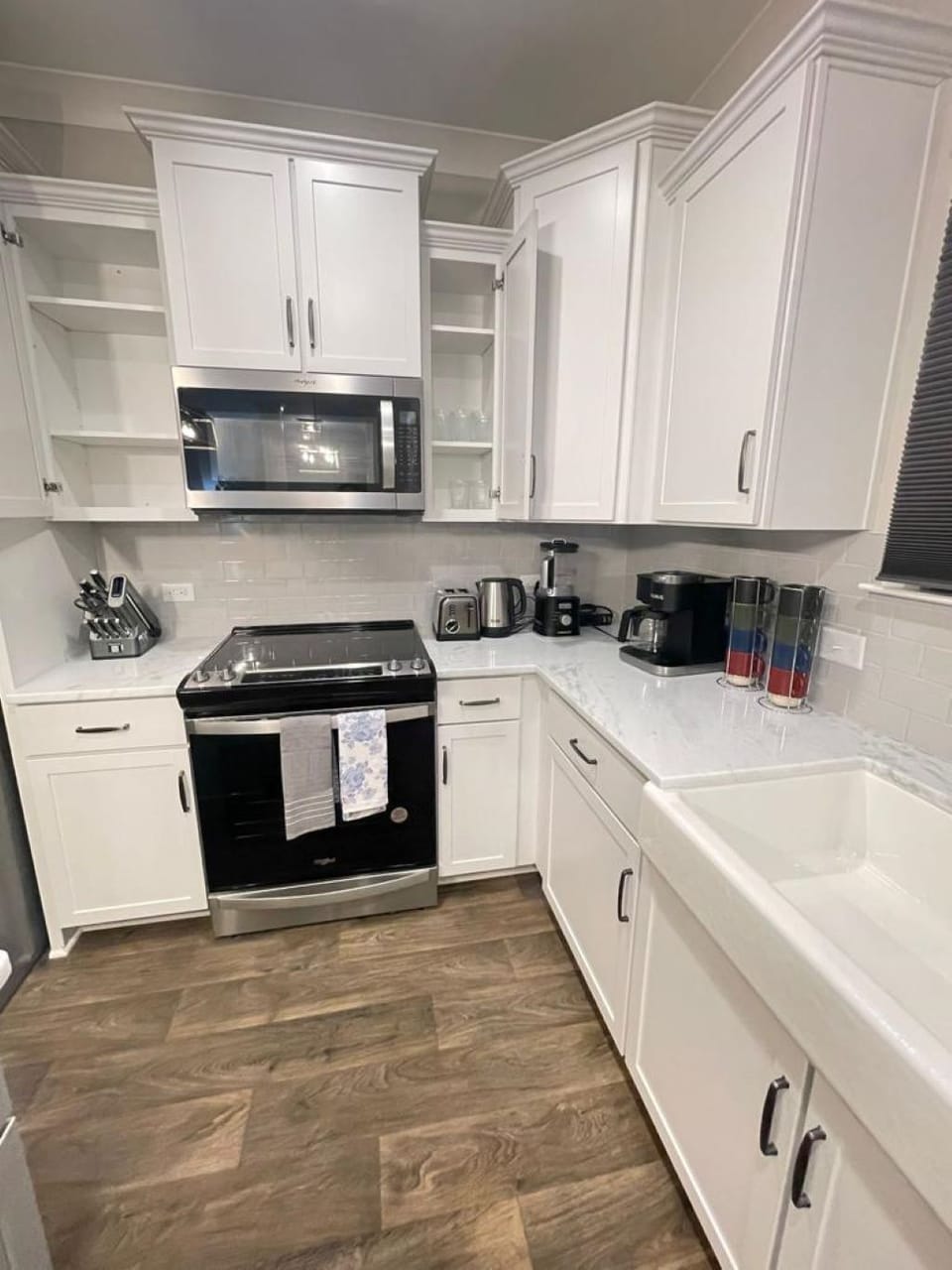Kitchen/coffee bar