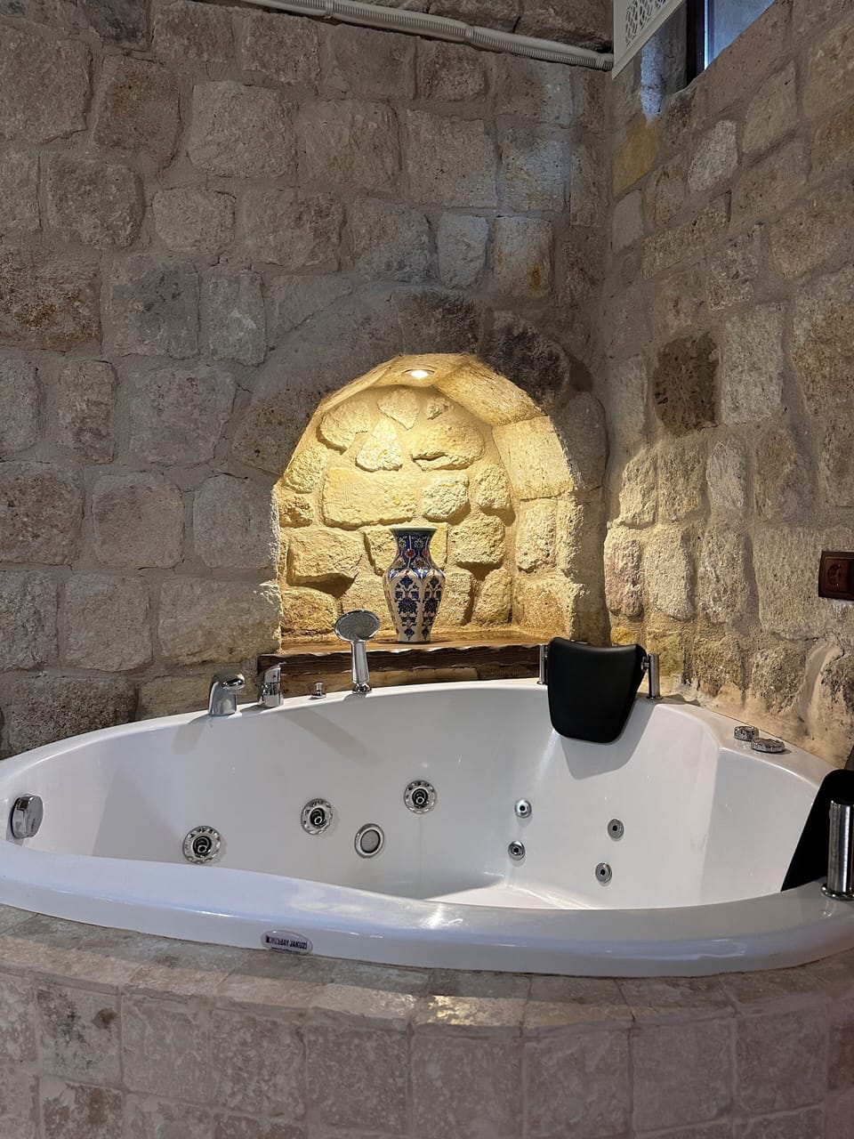 Deluxe Room, Bathtub | Bathroom | Free toiletries, hair dryer, slippers, heated floors (bathroom)