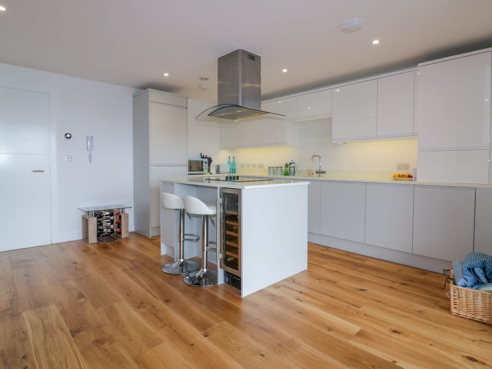 Cottage | Private kitchen | Fridge, microwave, dishwasher, electric kettle
