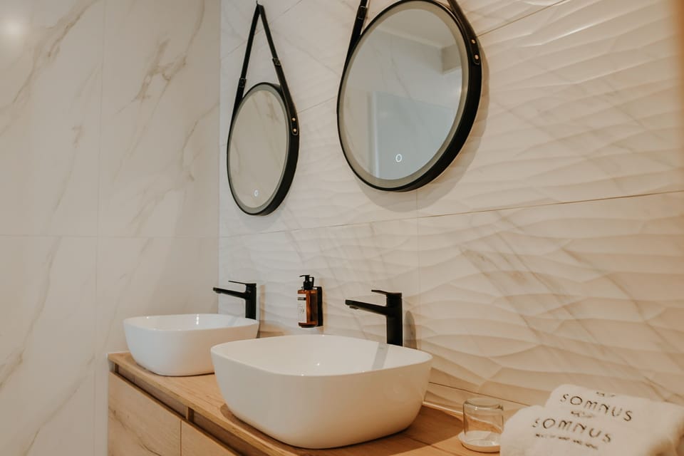 Superior Double Room | Bathroom | Free toiletries, hair dryer, bathrobes, slippers