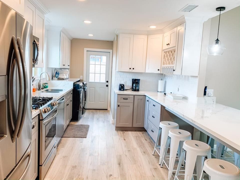 Kitchen & Dining Area