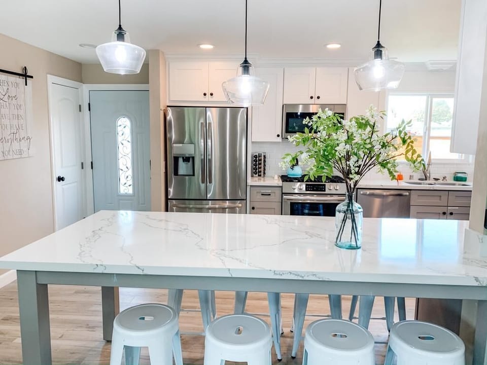 Kitchen & Dining Area