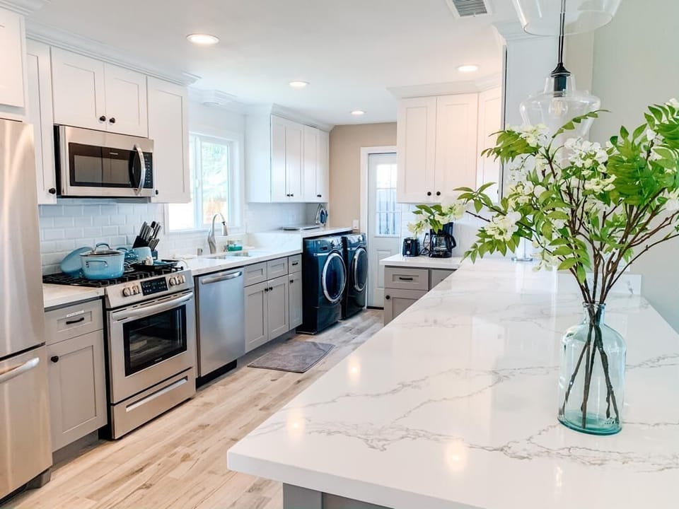 Kitchen & Dining Area