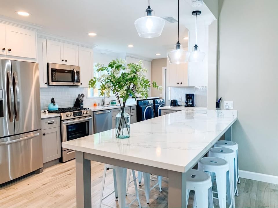 Kitchen & Dining Area