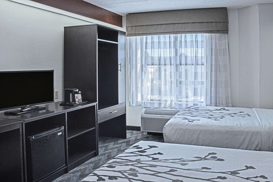 Standard Double Room, 2 Double Beds, Non Smoking | Desk, laptop workspace, iron/ironing board, free cribs/infant beds