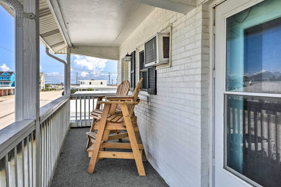 Studio Entrance | Balcony