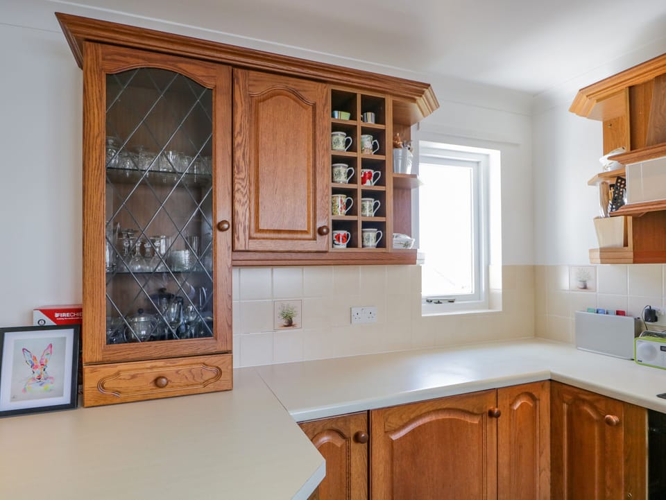 Cottage | Private kitchen | Fridge, microwave, dishwasher, electric kettle