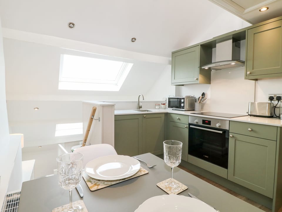 Cottage | Private kitchen | Fridge, microwave, electric kettle, toaster