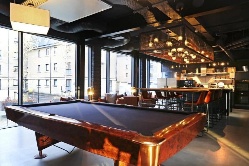 Standard Studio | Living area | TV