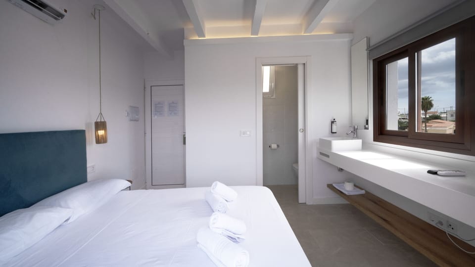Superior Double Room | WiFi (free), bed sheets