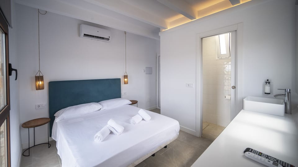 Superior Double Room | WiFi (free), bed sheets