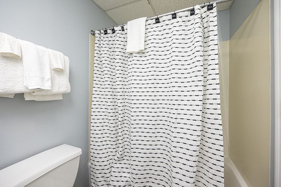 Bearfoot Lodge Condo Gatlinburg Bathroom 2b