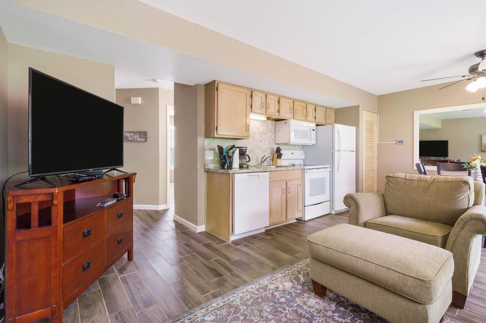 Condo, 1 King Bed, Patio, Garden View (Abby Lane Leisure Time) | Living area | 42-inch flat-screen TV with digital channels