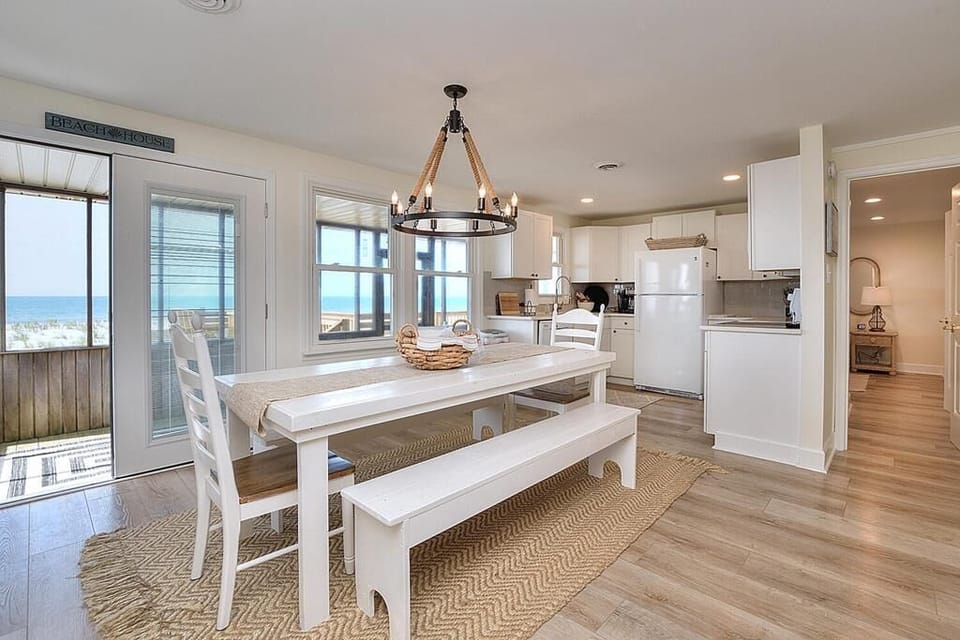 Dining Room
GW 6.2022