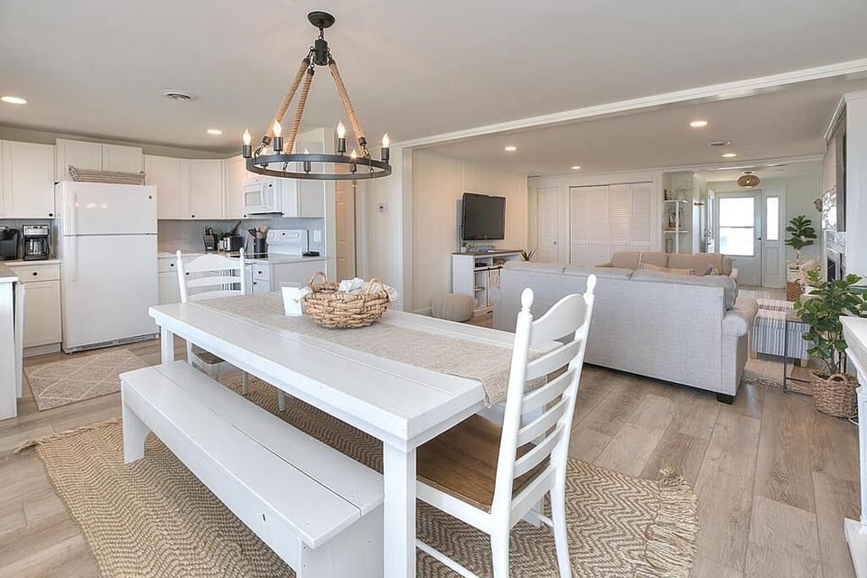 Dining Room
21 GW 6.2022