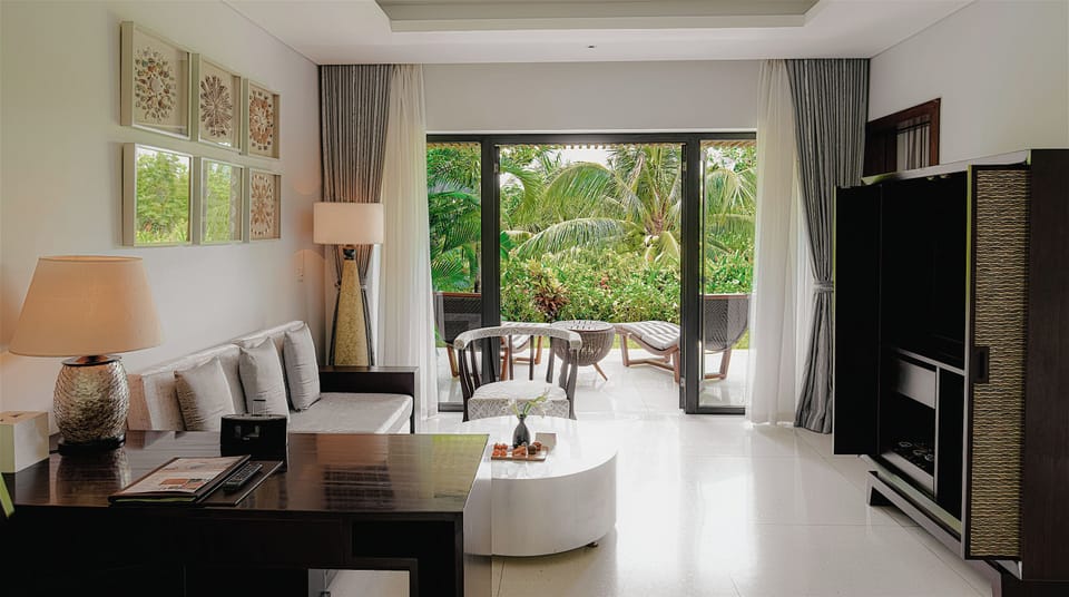 Pearl Suite Villa | Pillowtop beds, minibar, in-room safe, desk