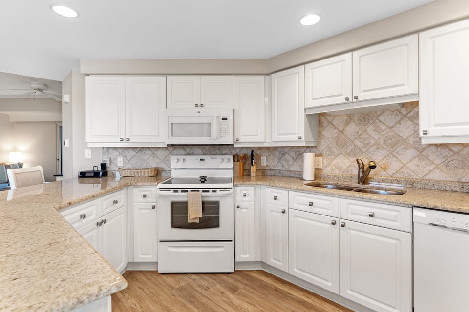 Full kitchen
