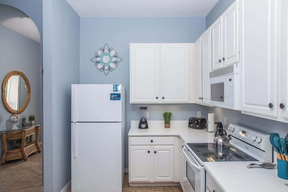 Condo, Multiple Beds, Balcony, Garden View (Grand Getaway at Bahama Bay) | Private kitchen | Fridge, microwave, oven, stovetop