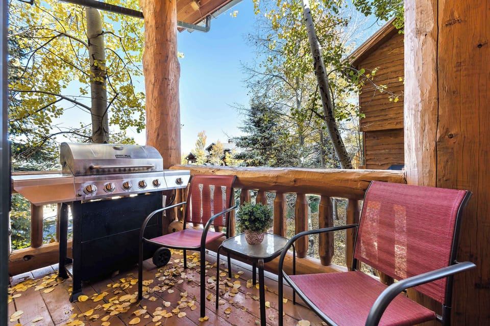 Townhome, Multiple Beds, Kitchen, Mountain View (Lazy Bear Log Cabin) | Outdoor dining
