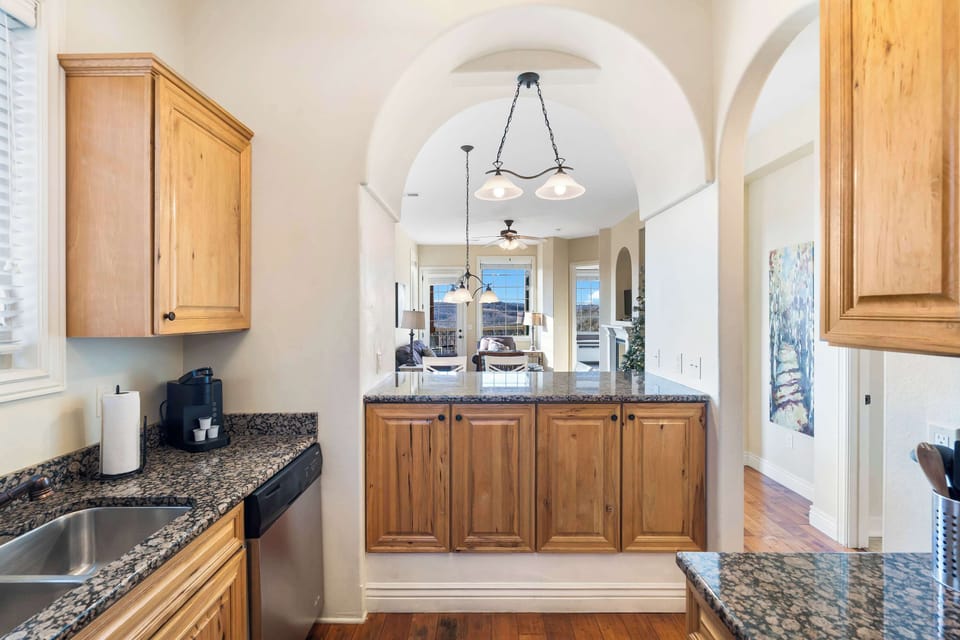 Condo, Multiple Beds, Balcony, Mountain View (Sunset Retreat) | Interior