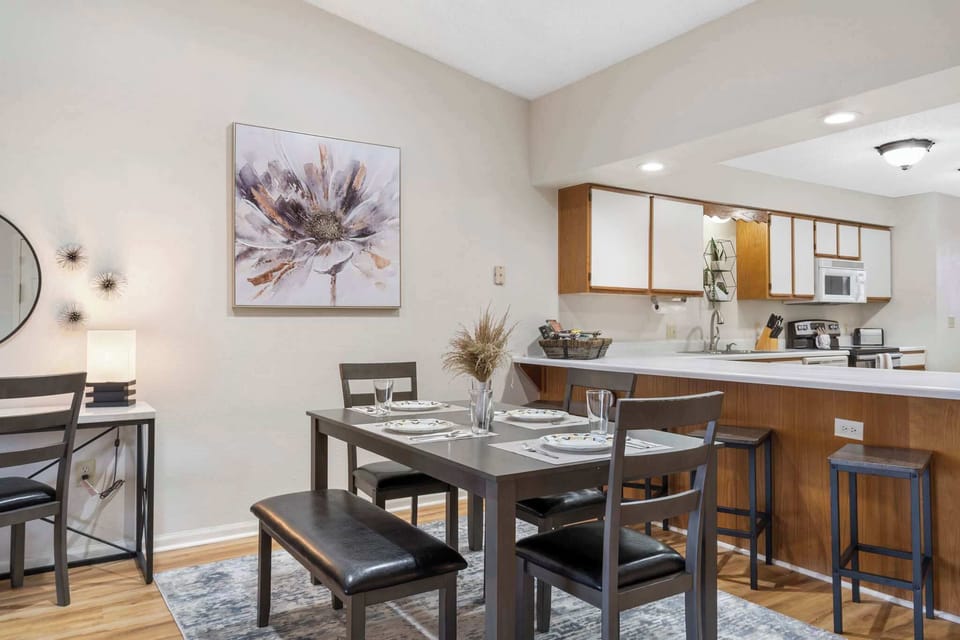 Condo, Multiple Beds, Balcony, Garden View (Skyline View at the Foothills) | Dining