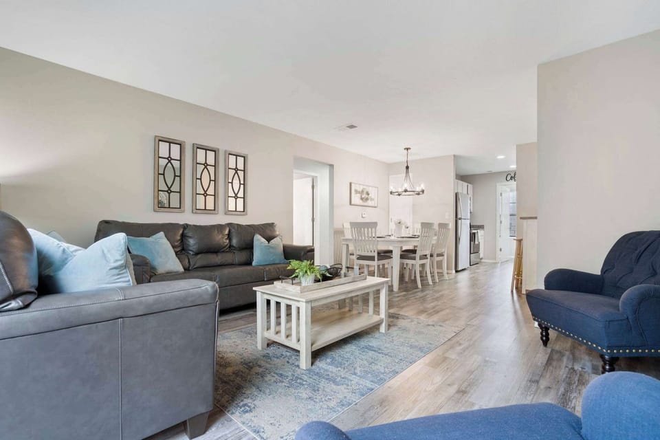 Condo, Multiple Beds, Balcony, Garden View (Rockwall Lodge) | Living area | 42-inch flat-screen TV with digital channels