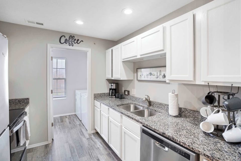 Condo, Multiple Beds, Balcony, Garden View (Rockwall Lodge) | Private kitchen | Coffee/tea maker