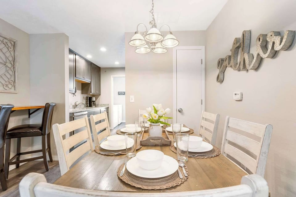 Condo, Multiple Beds, Balcony, Garden View (Rockwall Cottage) | Dining