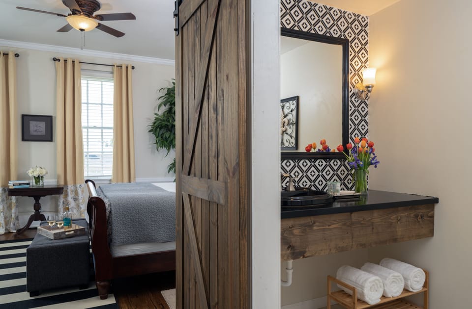 Deluxe Room | Individually decorated, individually furnished, iron/ironing board