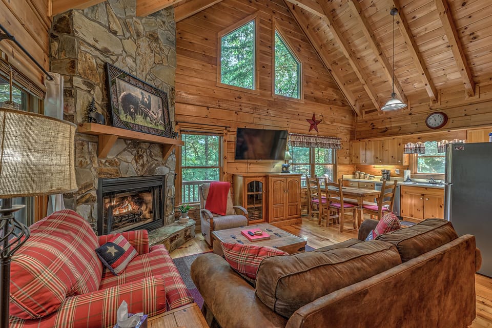 Welcome to your Blue Ridge Vacation - The Golden Eagle Mountain Cabin