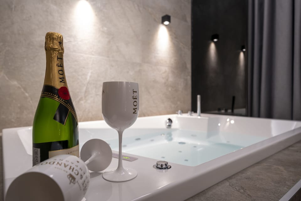 Superior Double Room, 1 Bedroom | Minibar, in-room safe, desk, laptop workspace