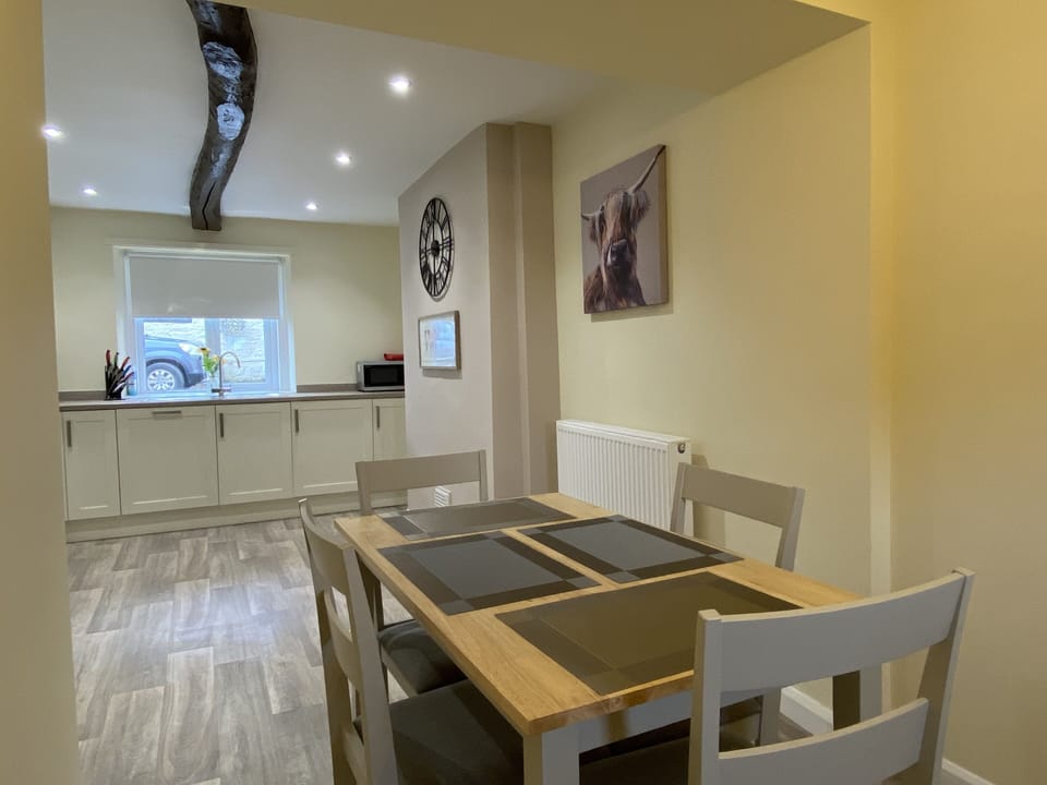 Cottage, 2 Bedrooms | Private kitchen | Fridge, microwave, oven, toaster