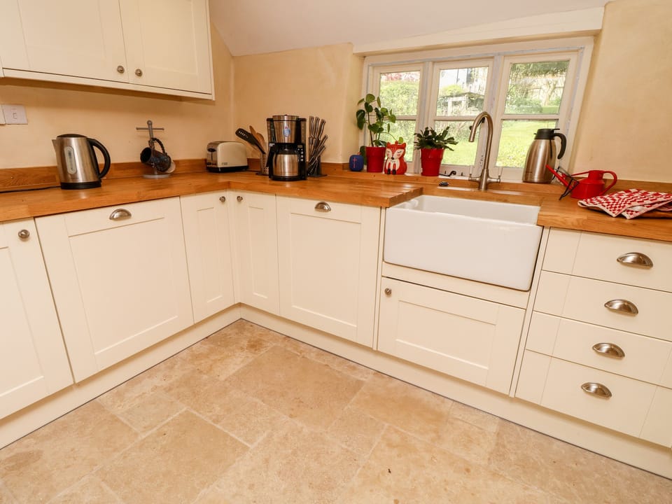Cottage | Private kitchen | Fridge, microwave, dishwasher, electric kettle