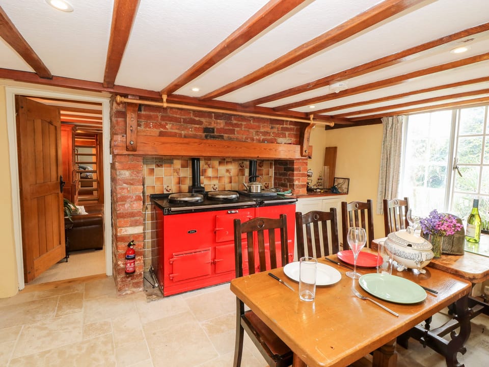 Cottage | Private kitchen | Fridge, microwave, dishwasher, electric kettle