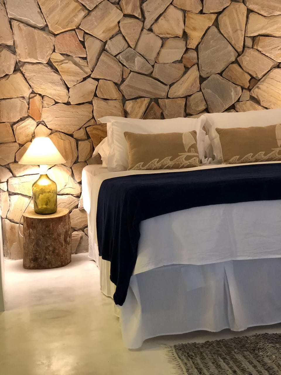 Luxury Room | Free WiFi, bed sheets
